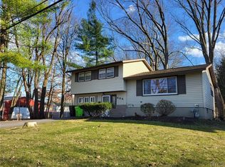 485 Palmer Dr, North Syracuse, NY 13212