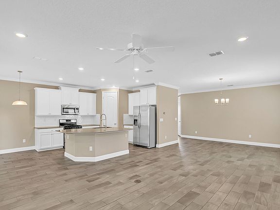5th image of 130 Silver Creek Pl