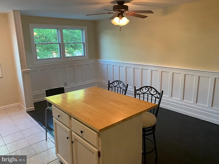 881 Wedgewood Dr — Photo 4
