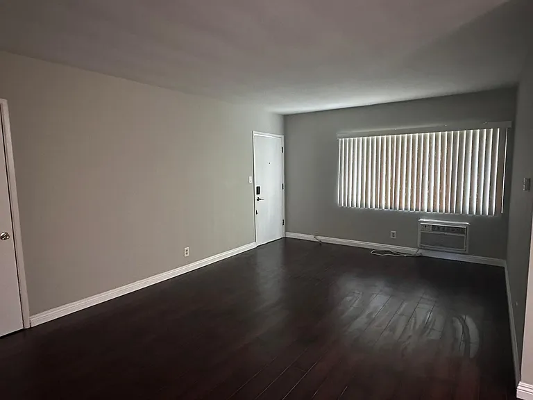 7521 Norton Ave #6 — Photo 5
