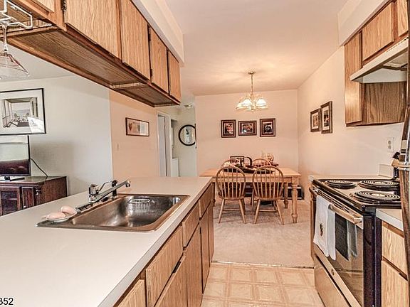 5th image of 37 Eton Way #34