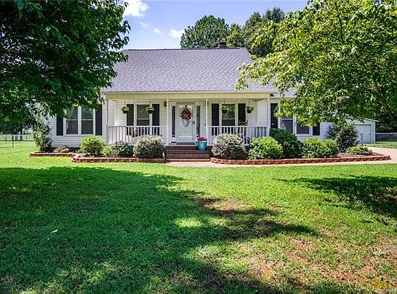 2nd image of 2051 Cardinal Hill Dr