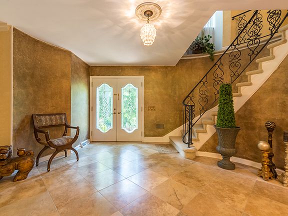 Spectacular Staircase. 