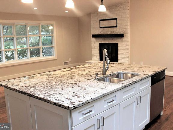 5th image of 7304 Brookcrest Pl
