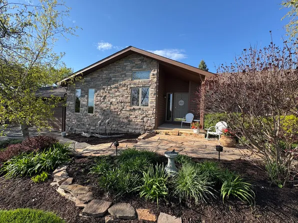 619 Majestic Ln, Lake Villa, IL 60046