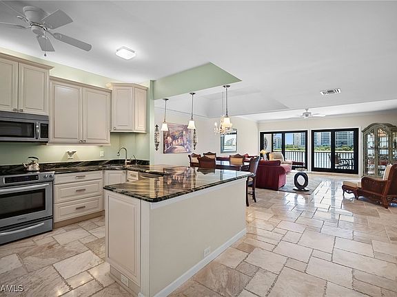 3rd image of 523 La Peninsula Blvd #523