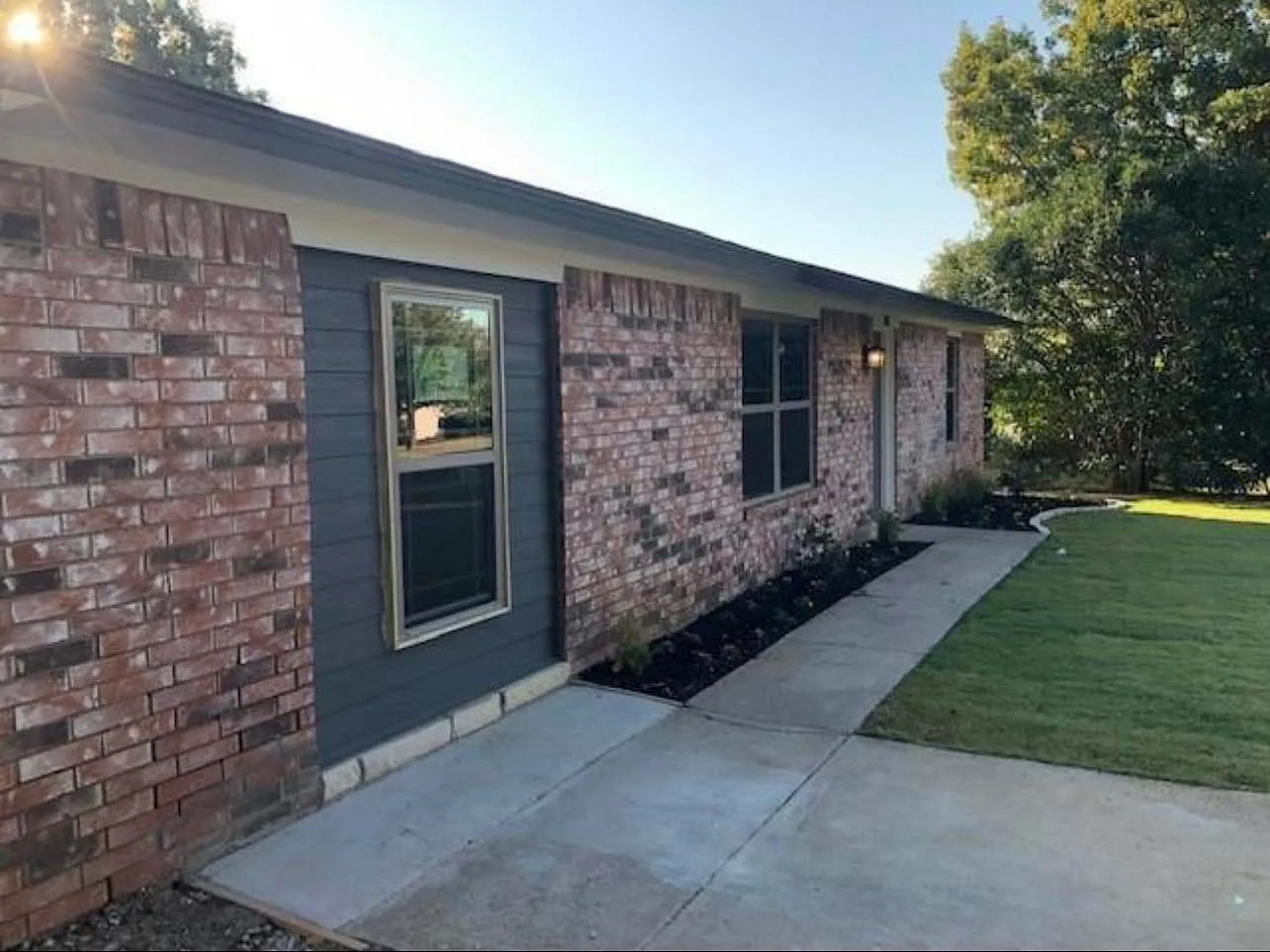 3 bed, 1250 sqft, $1,995 — Photo 2