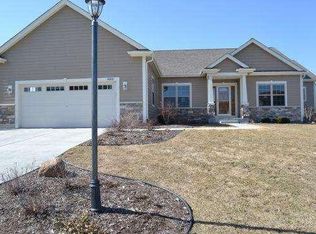 4000 Oakmont Trl, Waukesha, WI 53188