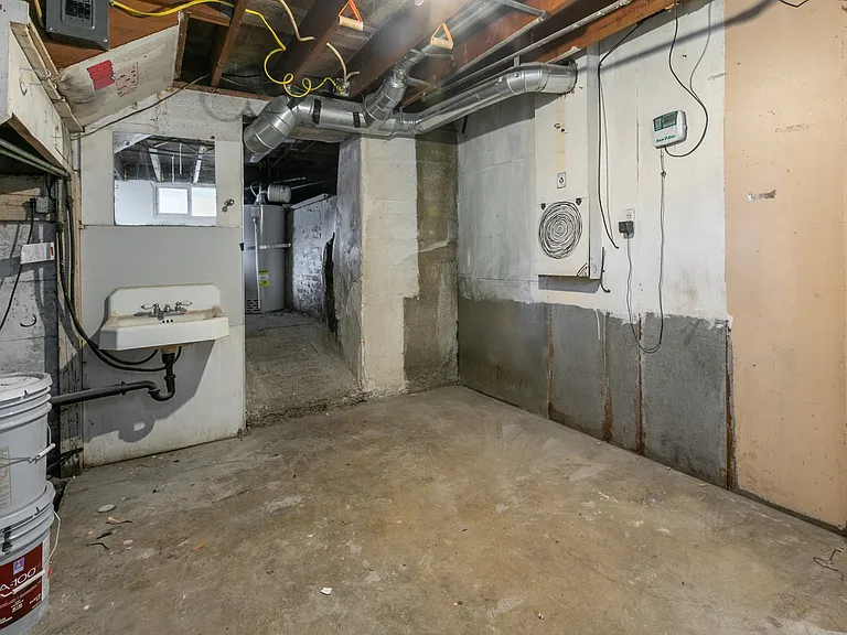156 N Laxon Ct — Photo 15
