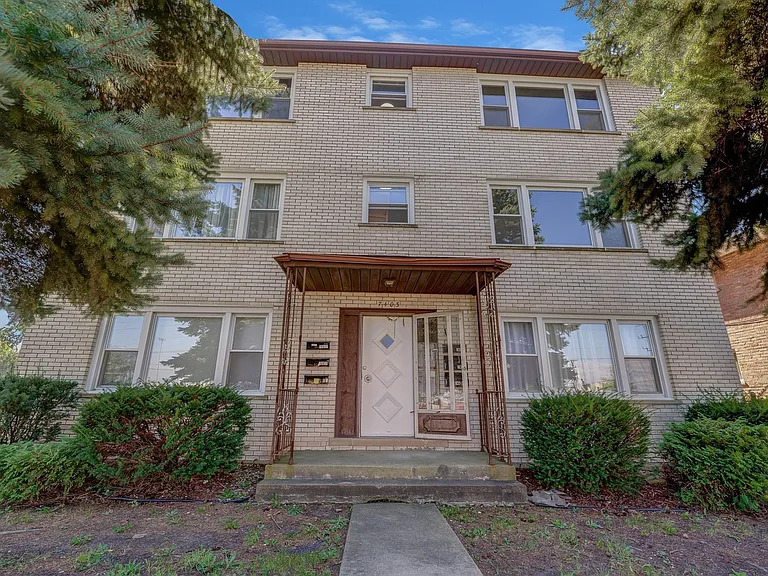 7403 W 71st St #2E — Photo 1