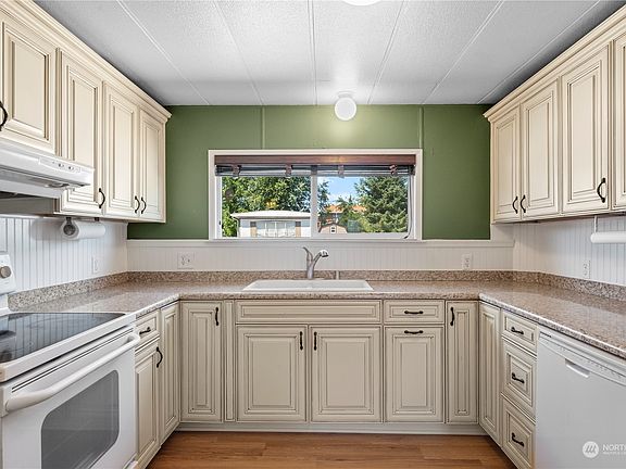 3rd image of 3715 152nd Street NE #51