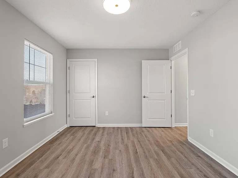 Chapman Crossing — Photo 29