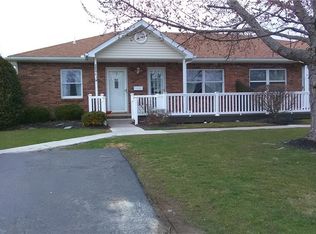 6804 Mulberry Ln, Lockport, NY 14094