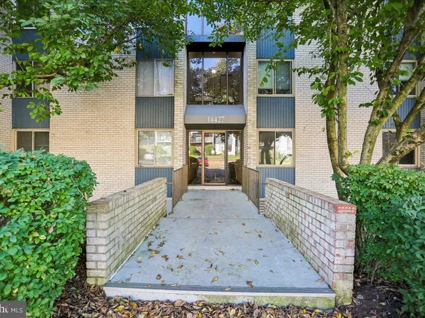 14427 Parkvale Rd APT 8, Rockville, MD 20853