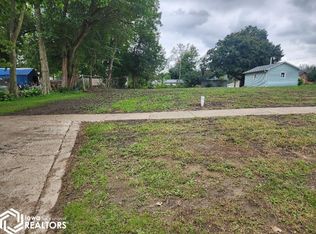 811 Summer St, Grinnell, IA 50112