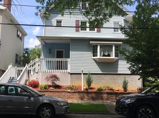 9 S 5th St, Youngwood, PA 15697
