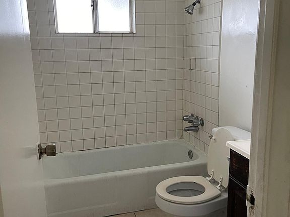 4th image of 454 Pear St