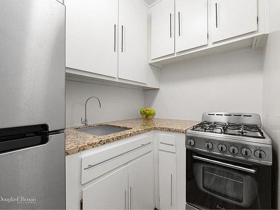 4th image of 335 E 51st St APT 8H