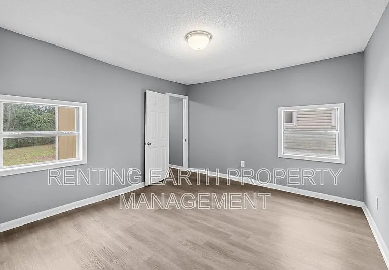 7216 Paris Ave — Photo 8