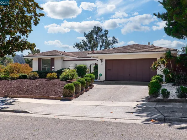 8197 Coach Dr, Oakland, CA 94605