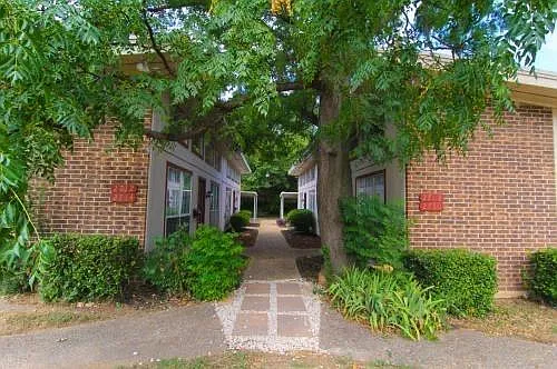 4 bed, 2090 sqft, $4,800 — Photo 1
