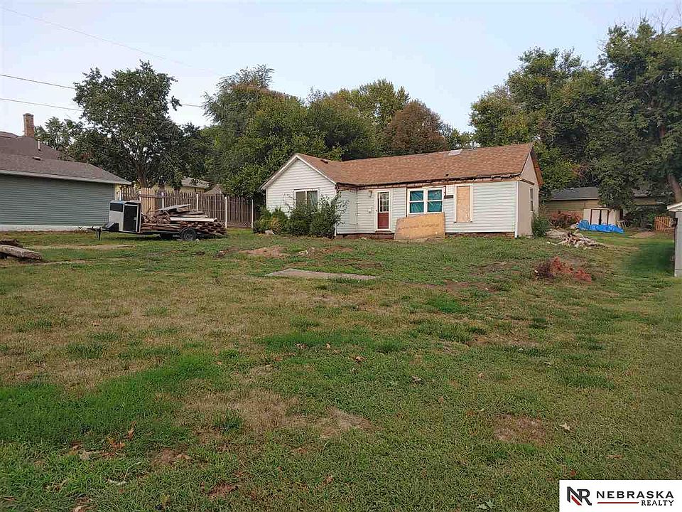 2nd image of 219 N Beadle St