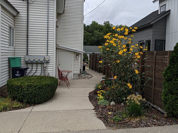 2nd image of 164 W 10th St