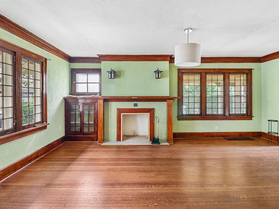 7th image of 2103 Washington Ave