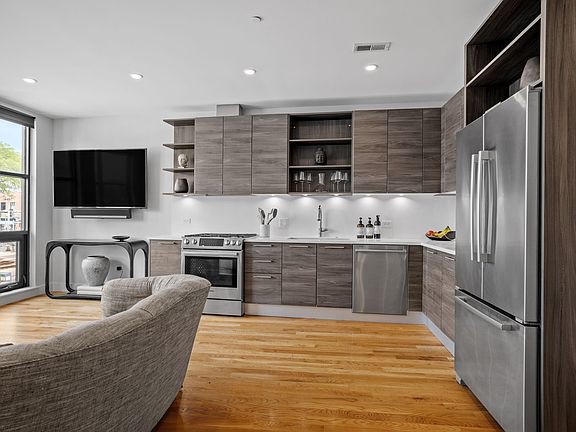 3rd image of 8 W Burlington Ave Unit 201