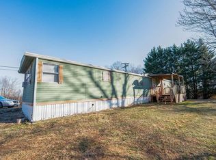 106 Daniels Dell Ln, Mount Airy, NC 27030
