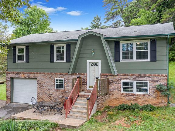 3rd image of 1023 E Circle Dr