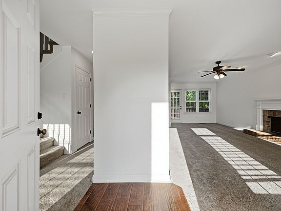 5th image of 632 Independence Dr E
