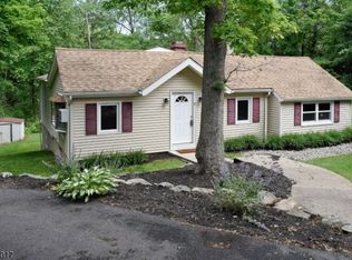7 Beach View Ct, Stockholm, NJ 07460