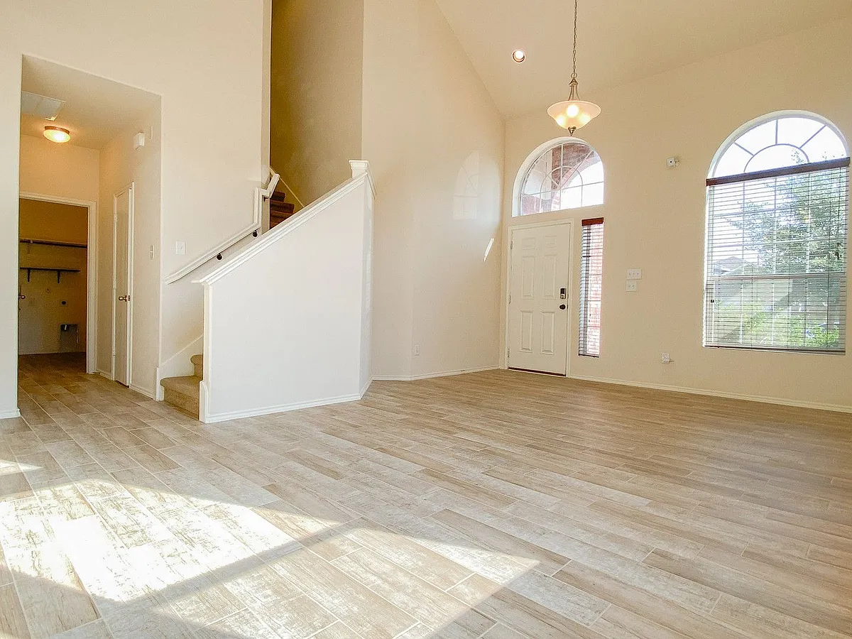 Building Photo - 12021 Pecangate Way