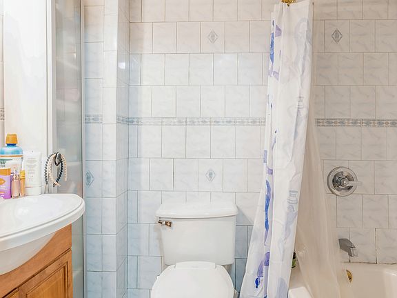 5th image of 169 Jefferson St #1