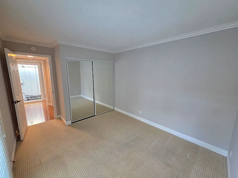 565 Rolling Hills Ln — Photo 18