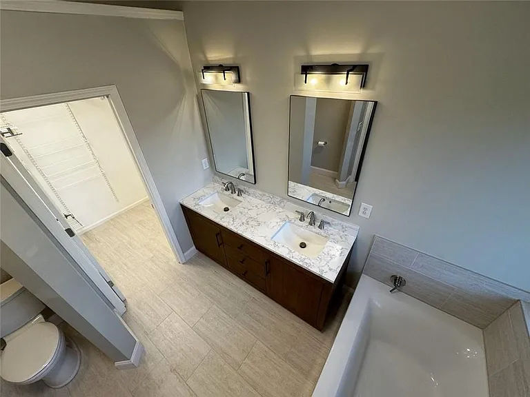 1425 Overland Xing — Photo 15