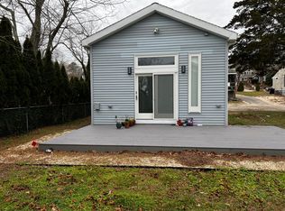 19 Canoe Place Rd #19AA, Hampton Bays, NY 11946