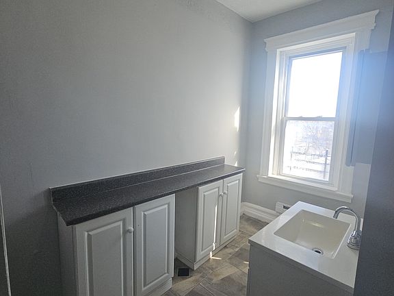 3rd image of 373 Fairmount Ave APT 8