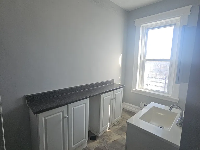 373 Fairmount Ave — Photo 3