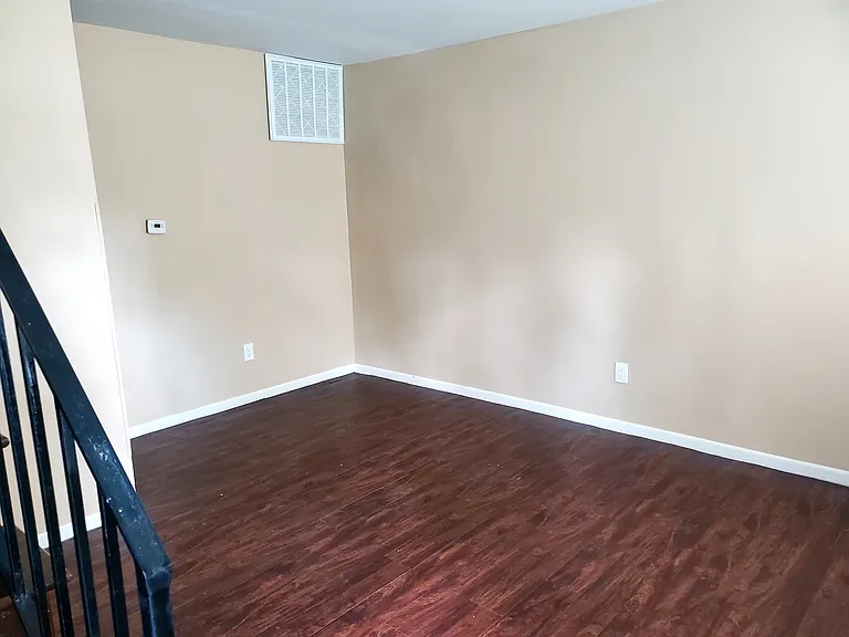 2910 Kilbourne Ave #2910 — Photo 8