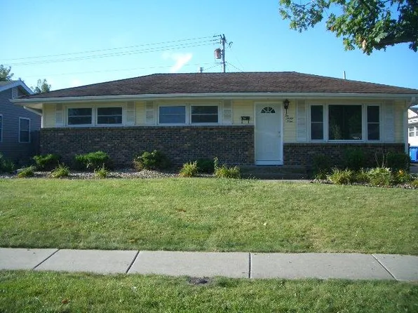 239 Crestview Ln, Crown Point, IN 46307