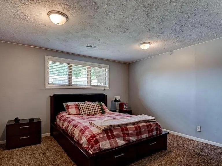 10412 Crown Point Ave — Photo 13