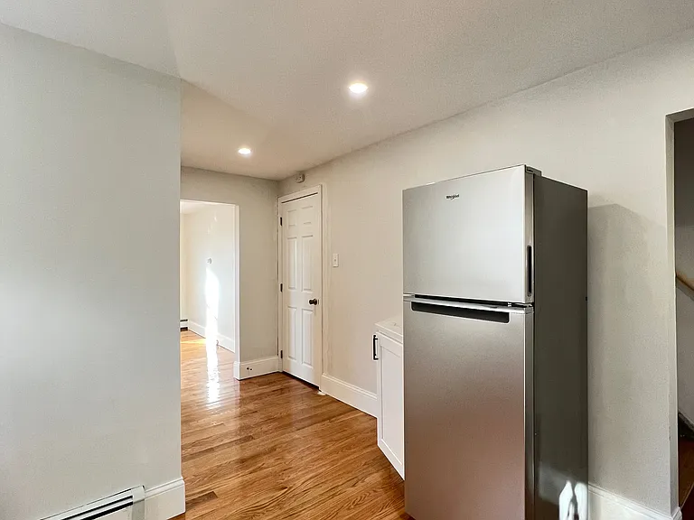 27 Barry St #2R — Photo 5