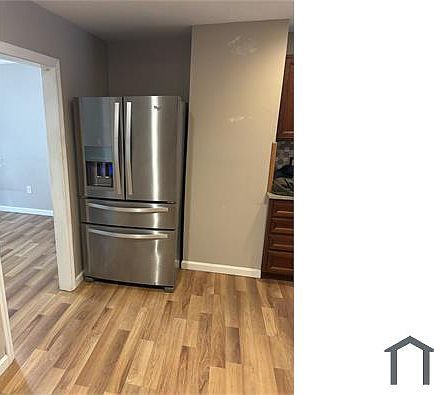 3rd image of 15 Forest Avenue Ct APT 1