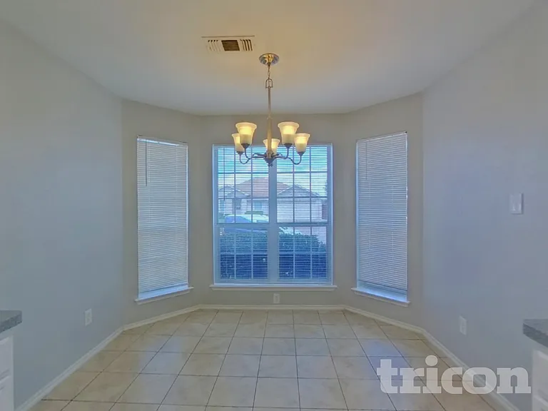 6910 Meadow Bend Dr — Photo 4