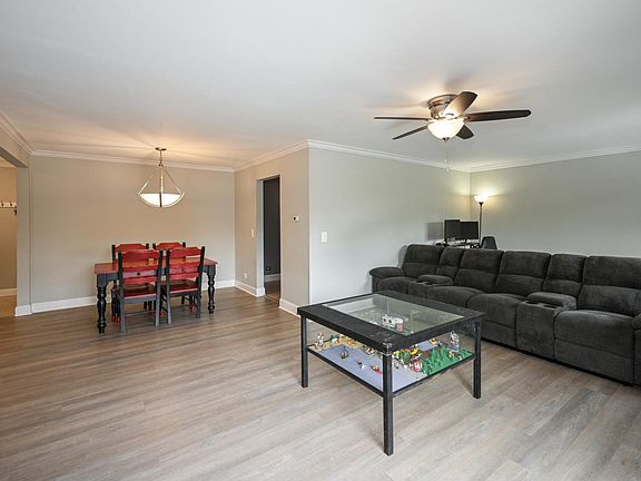 4th image of 500 Chase Dr APT 11