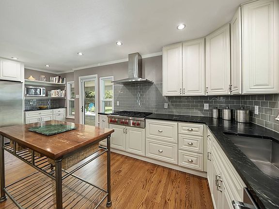 4th image of 419 Rockhill Dr