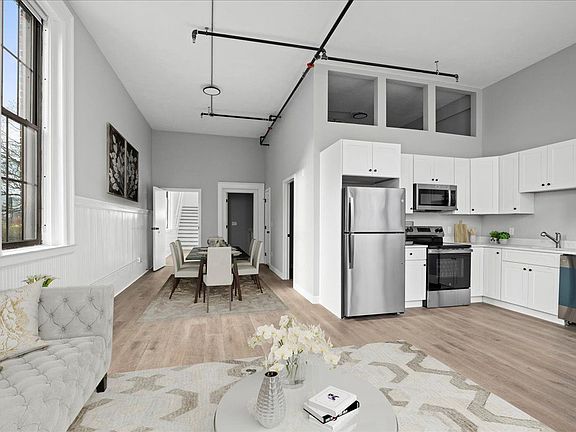 3rd image of 22 Waverly St #101