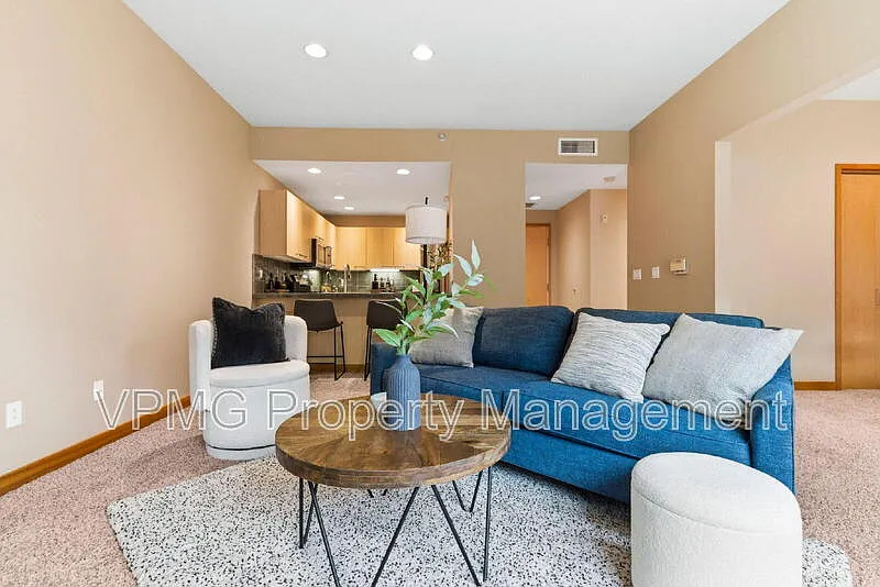2 bed, 2.0 bath, 956 sqft, $2,795 — Photo 4